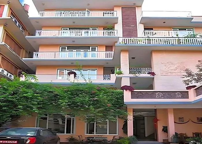 Hotel Nomad