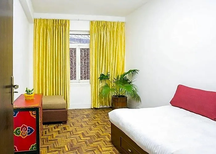Nomad Hotel 2*